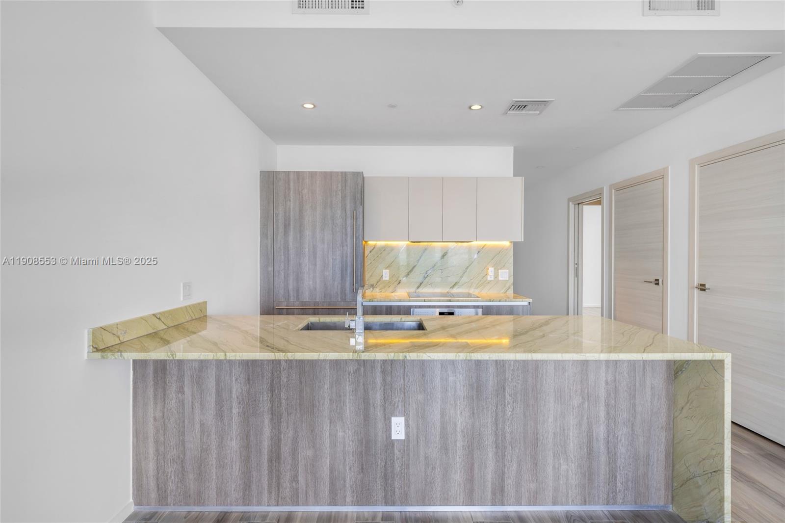 801 S Miami Ave #5204, Miami FL 33130