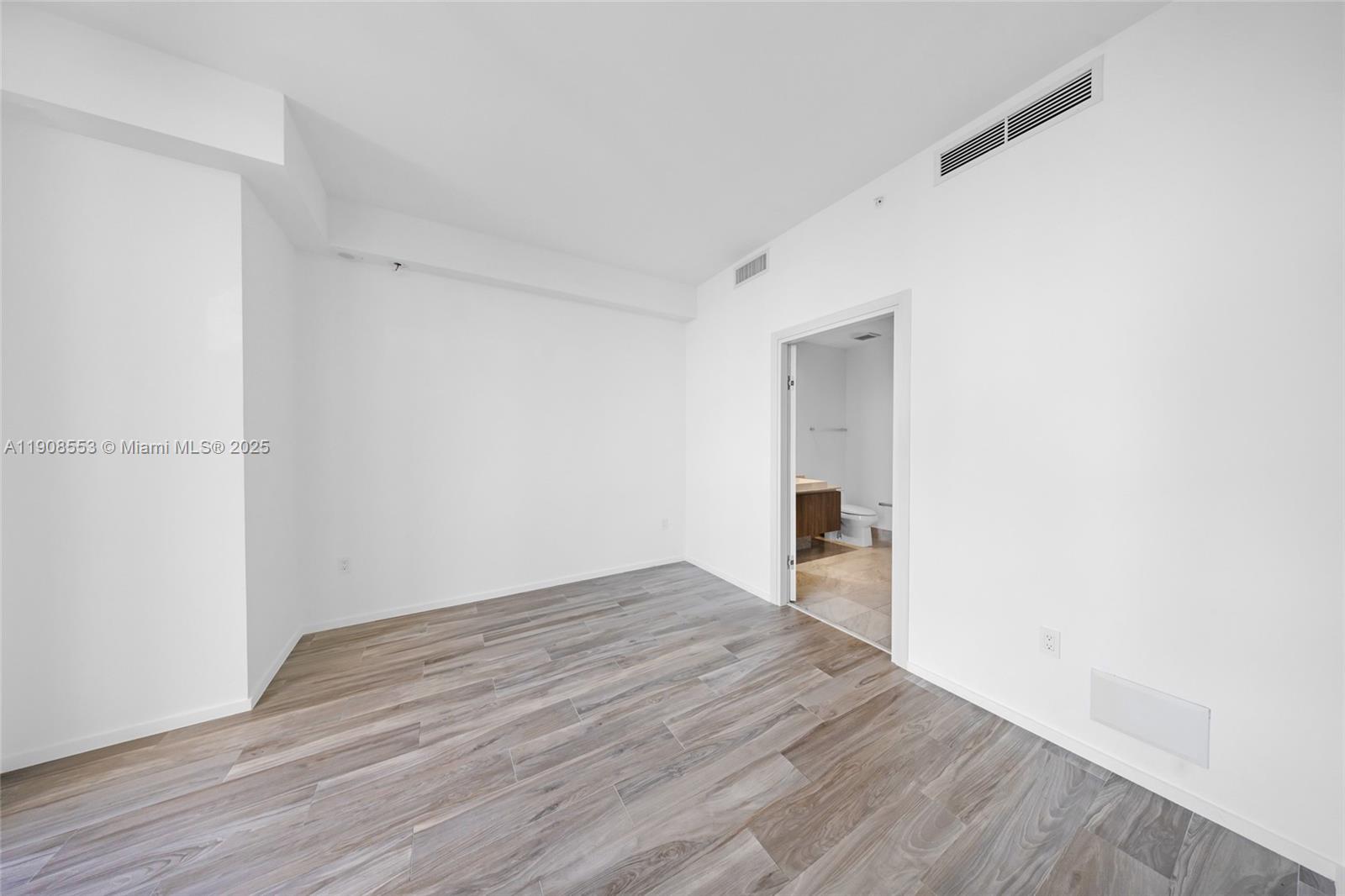 801 S Miami Ave #5204, Miami FL 33130
