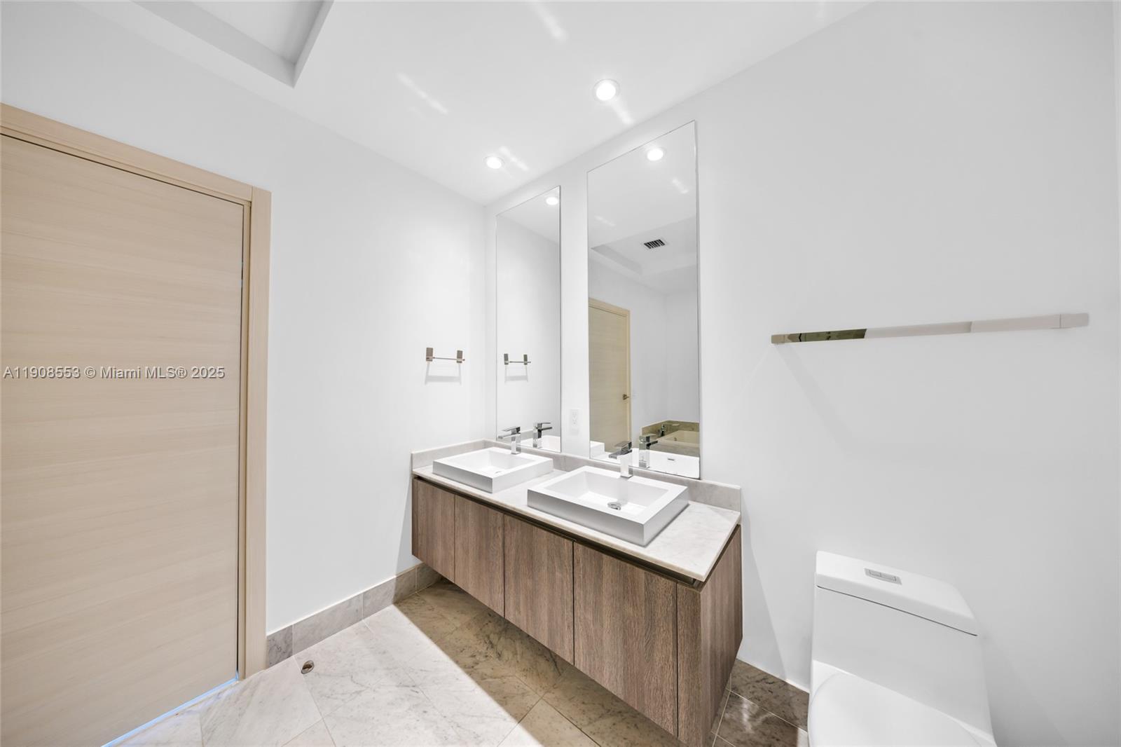 801 S Miami Ave #5204, Miami FL 33130