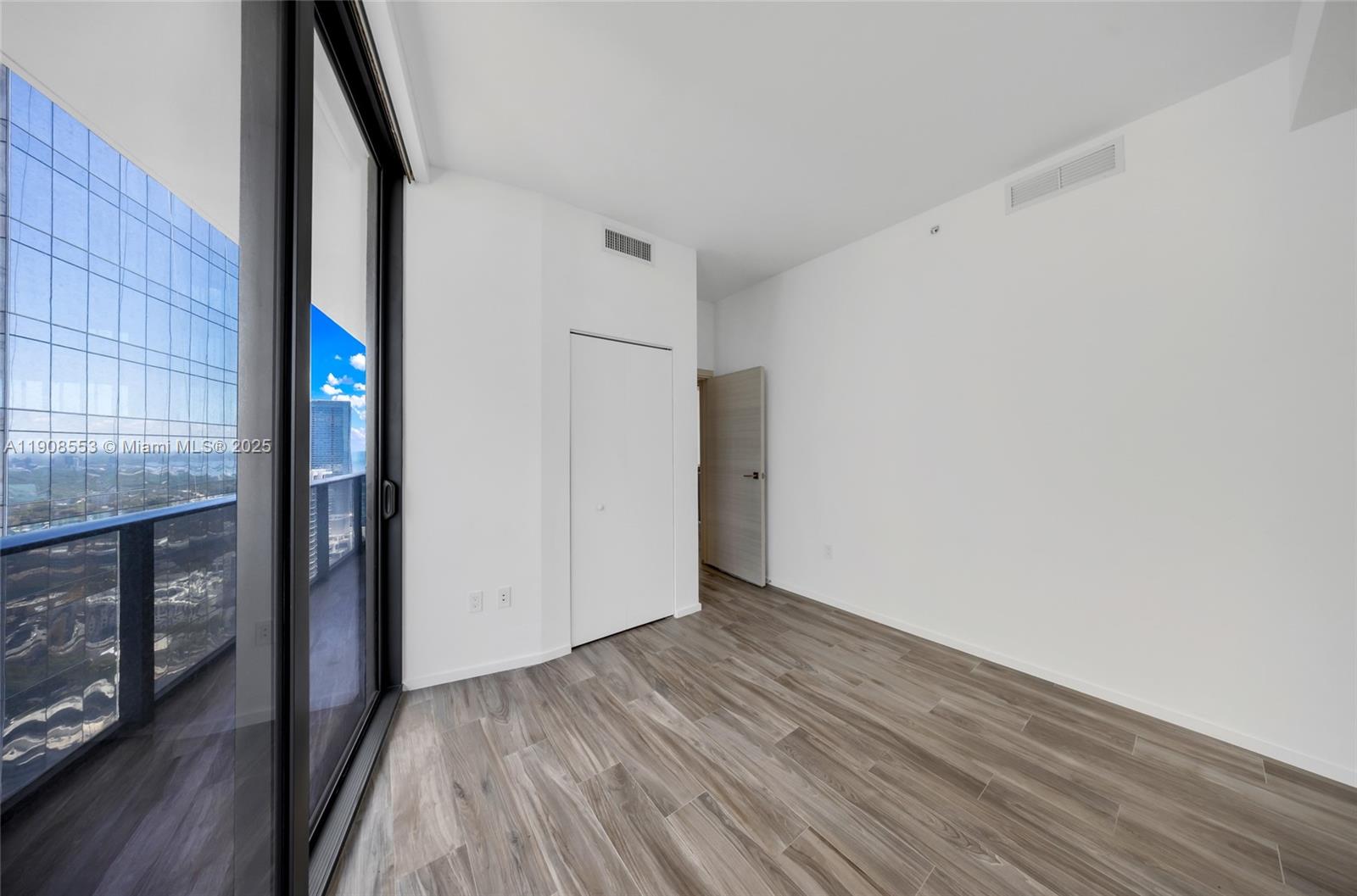 801 S Miami Ave #5204, Miami FL 33130