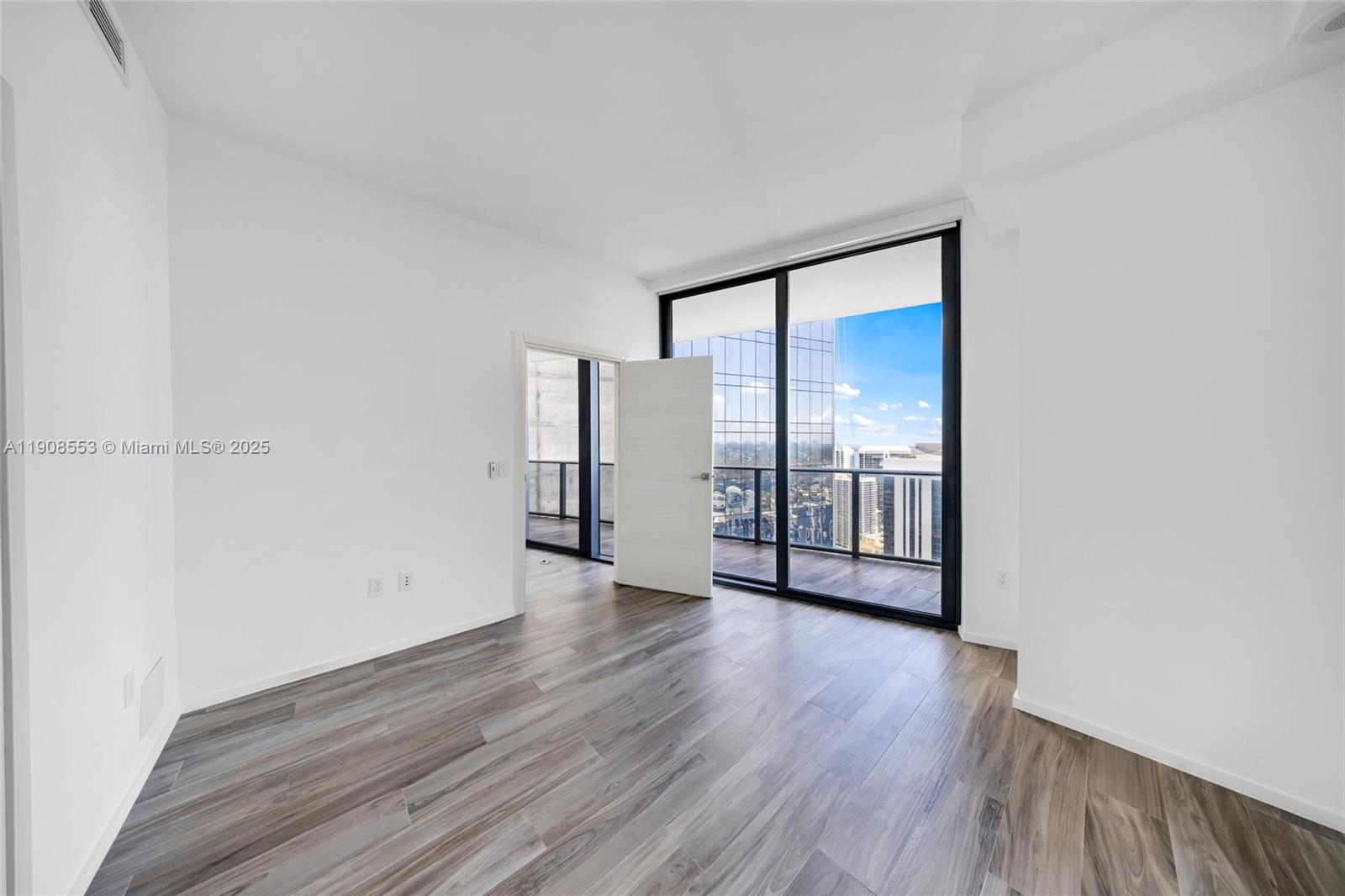 801 S Miami Ave #5204, Miami FL 33130