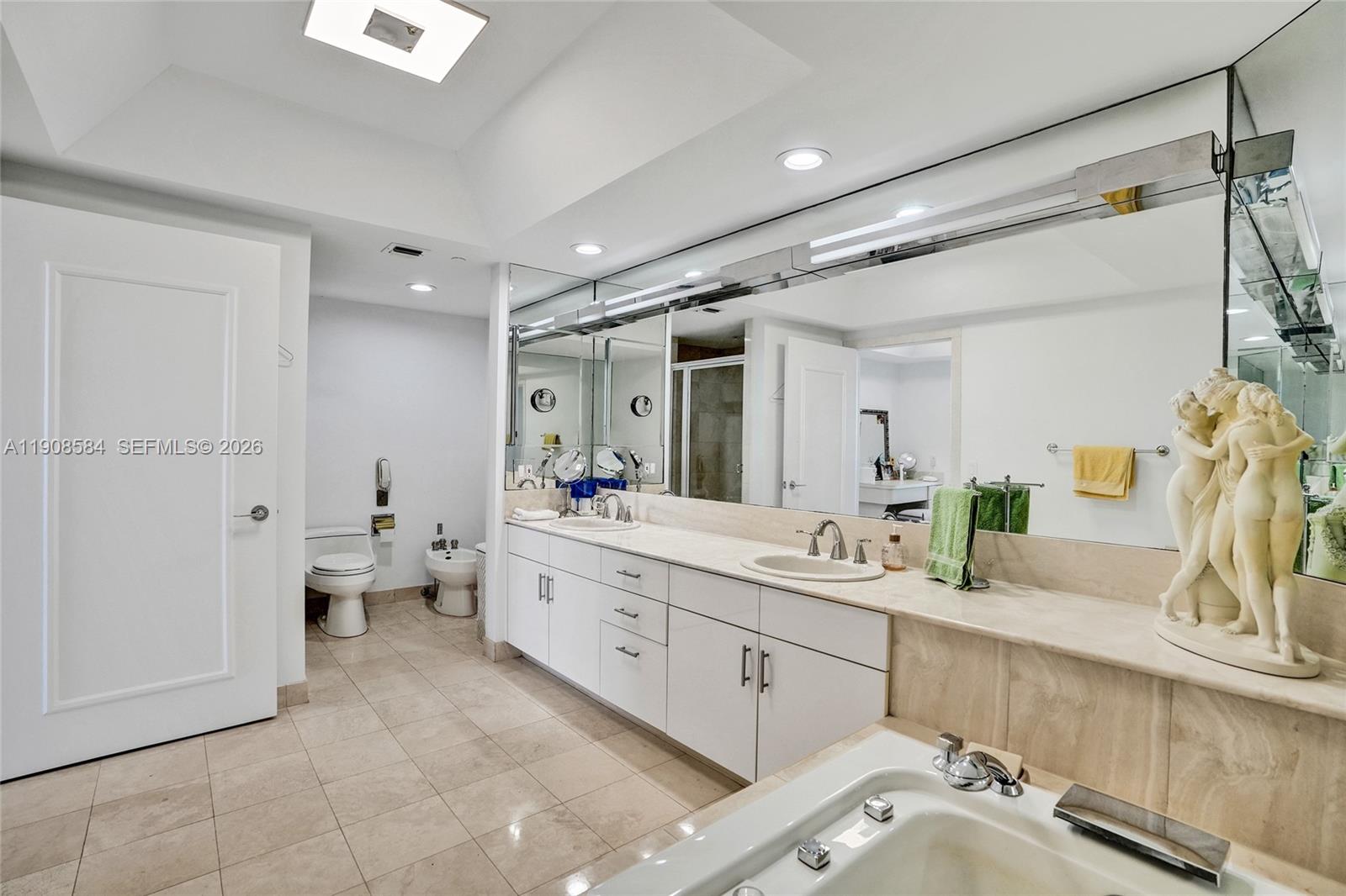 2000 Island Blvd #1710, Aventura FL 33160
