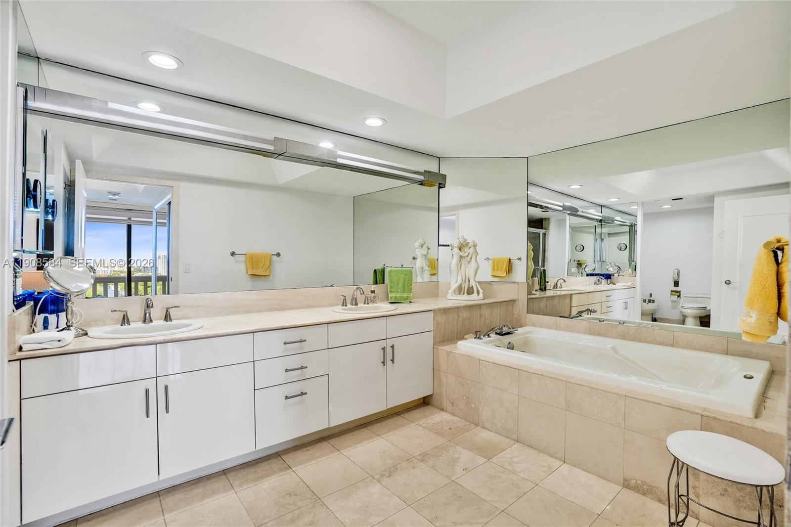 2000 Island Blvd #1710, Aventura FL 33160