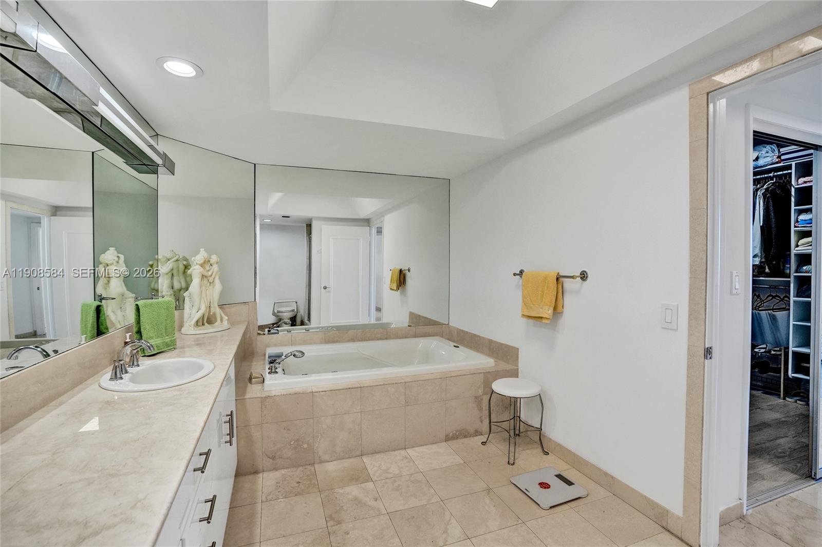 2000 Island Blvd #1710, Aventura FL 33160