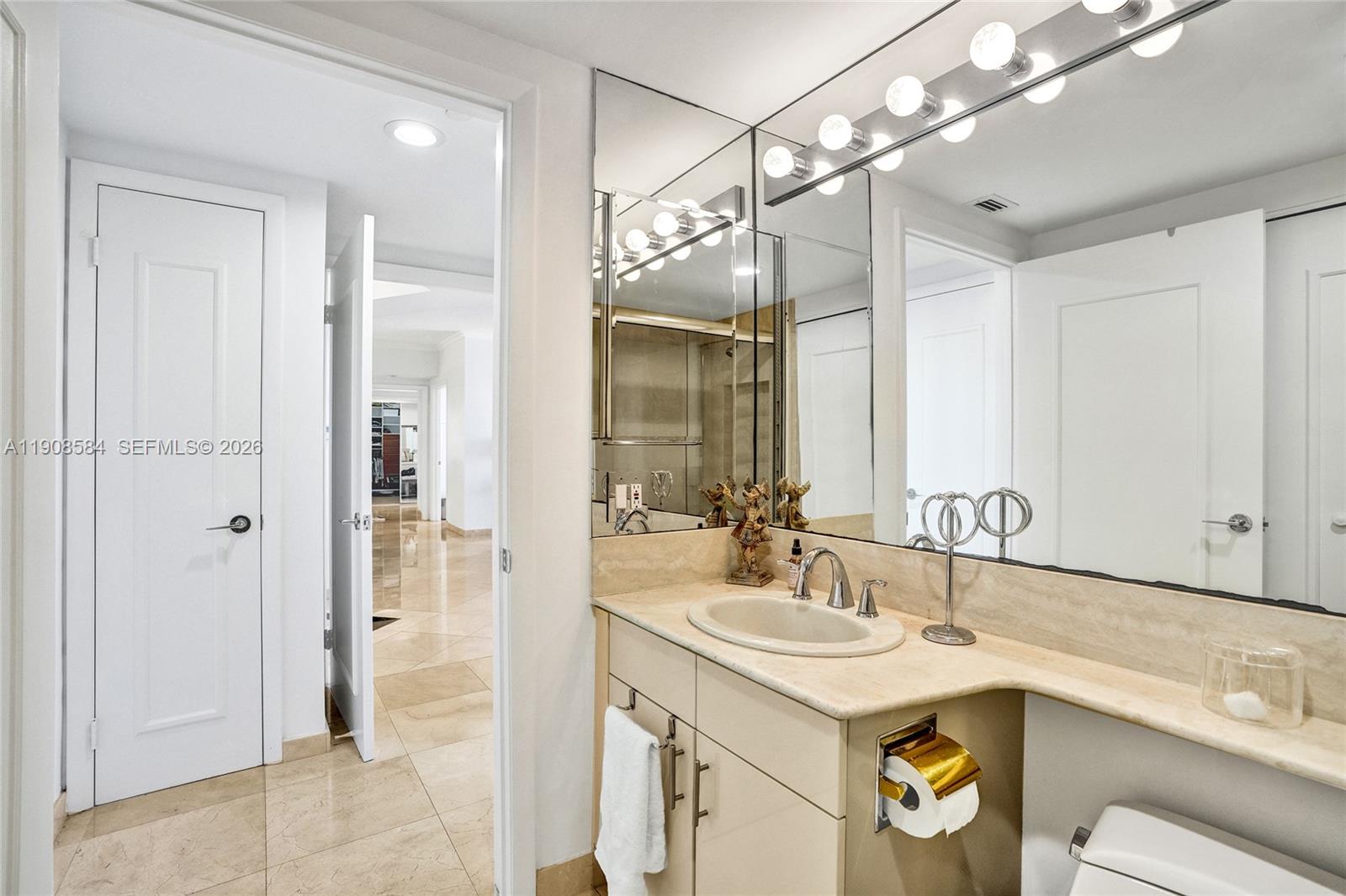 2000 Island Blvd #1710, Aventura FL 33160