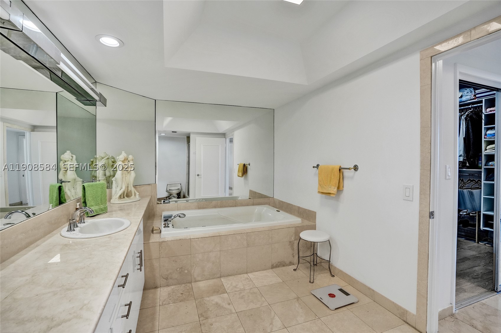 2000 Island Blvd #1710, Aventura FL 33160