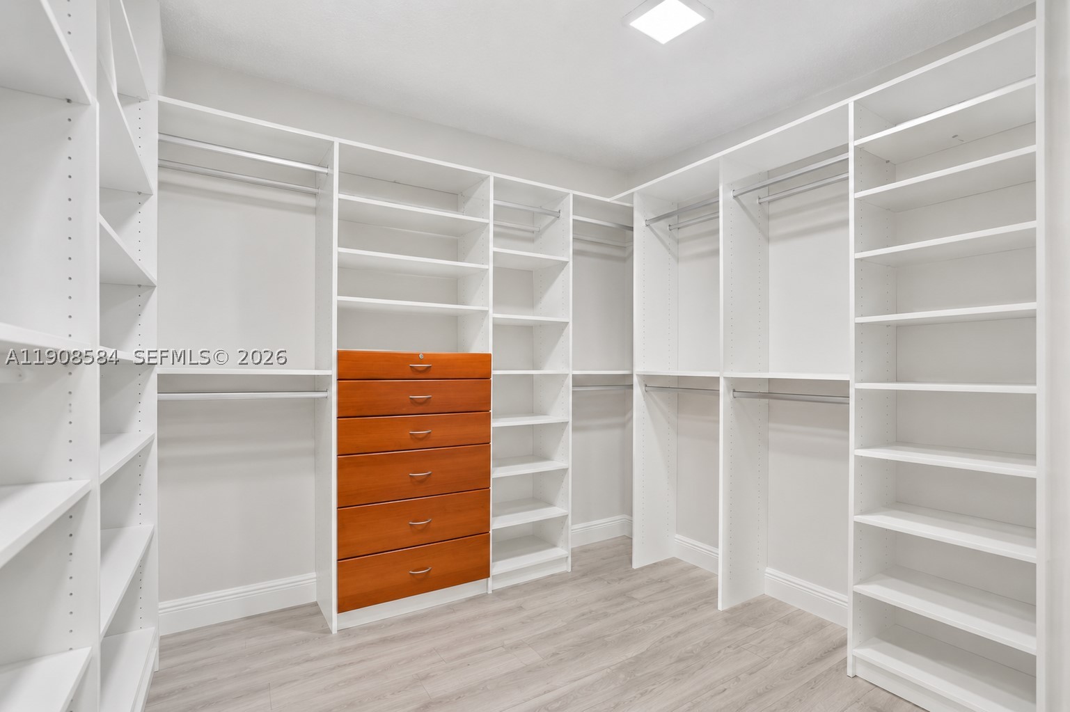 2000 Island Blvd #1710, Aventura FL 33160