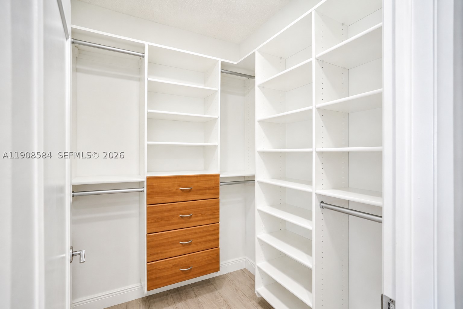 2000 Island Blvd #1710, Aventura FL 33160