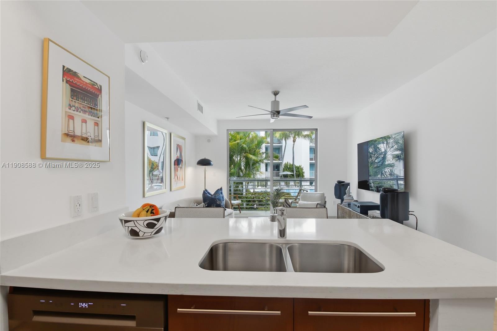 110 Washington Ave #2420, Miami Beach FL 33139