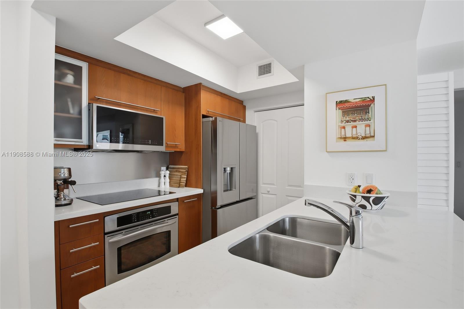 110 Washington Ave #2420, Miami Beach FL 33139