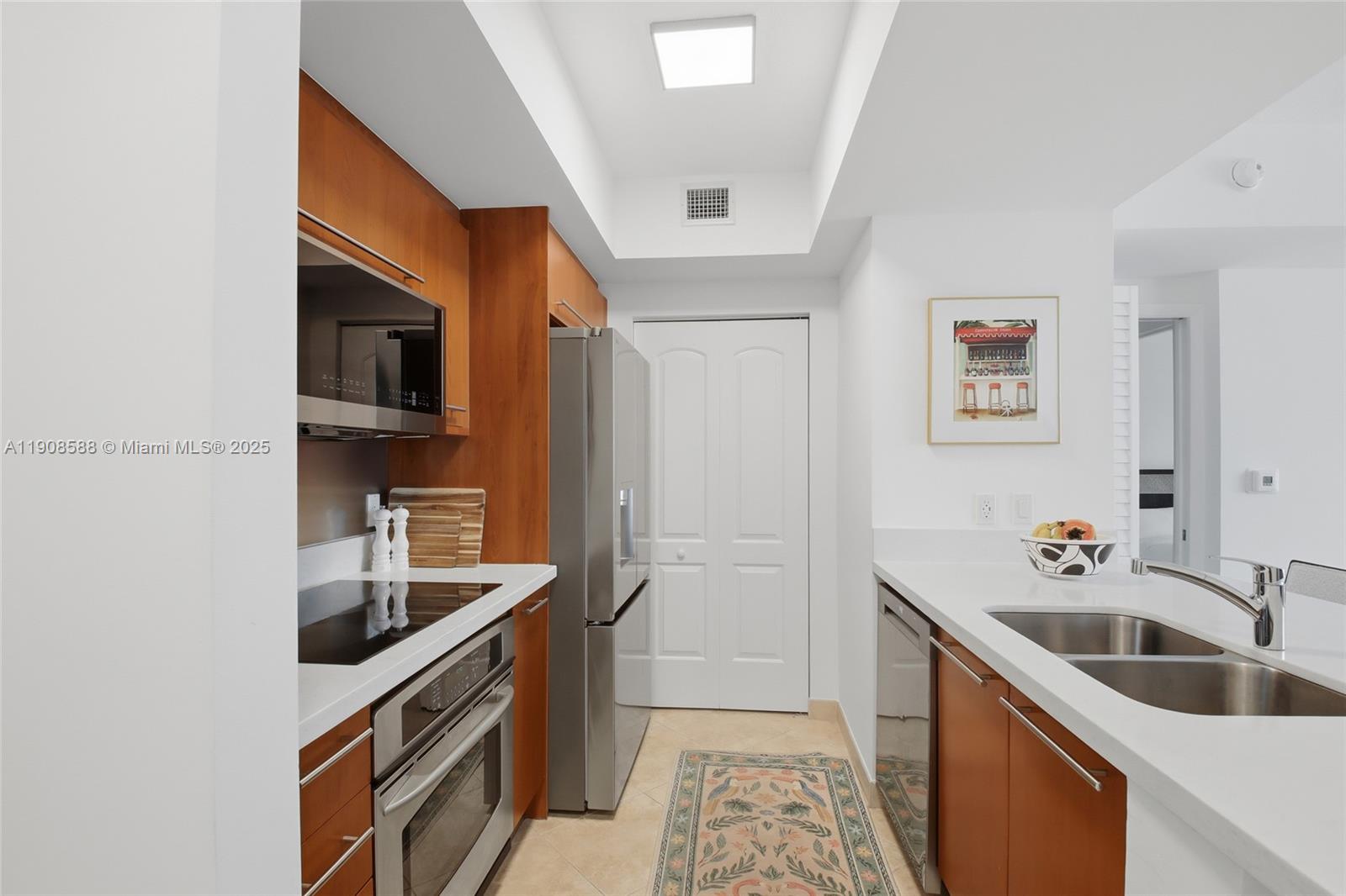 110 Washington Ave #2420, Miami Beach FL 33139
