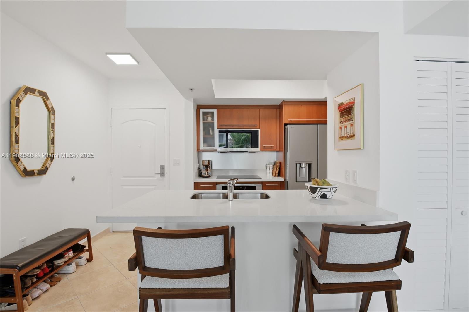 110 Washington Ave #2420, Miami Beach FL 33139