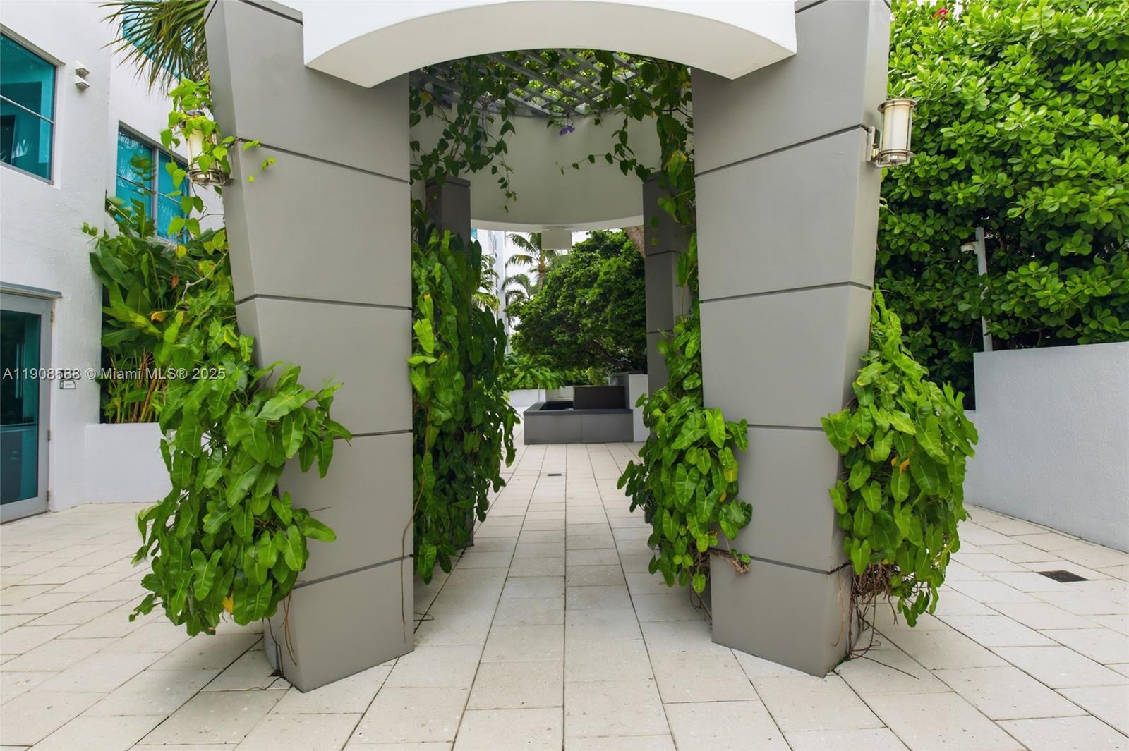 110 Washington Ave #2420, Miami Beach FL 33139