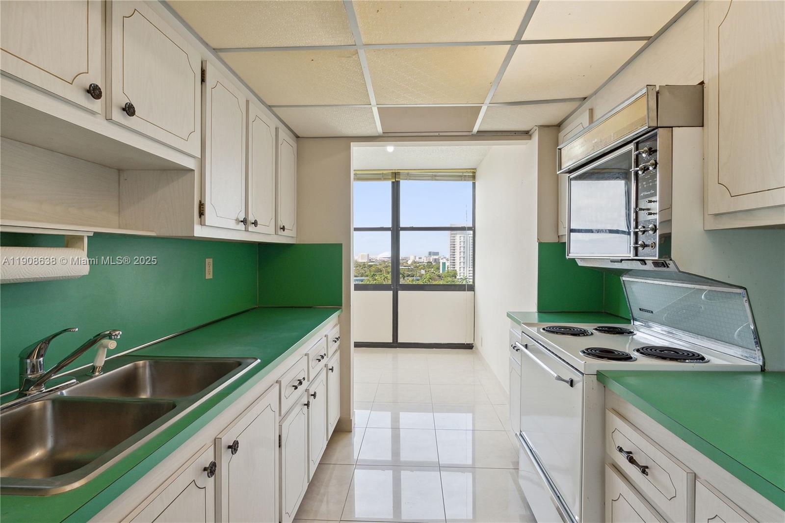1901 Brickell Ave #B1408, Miami FL 33129