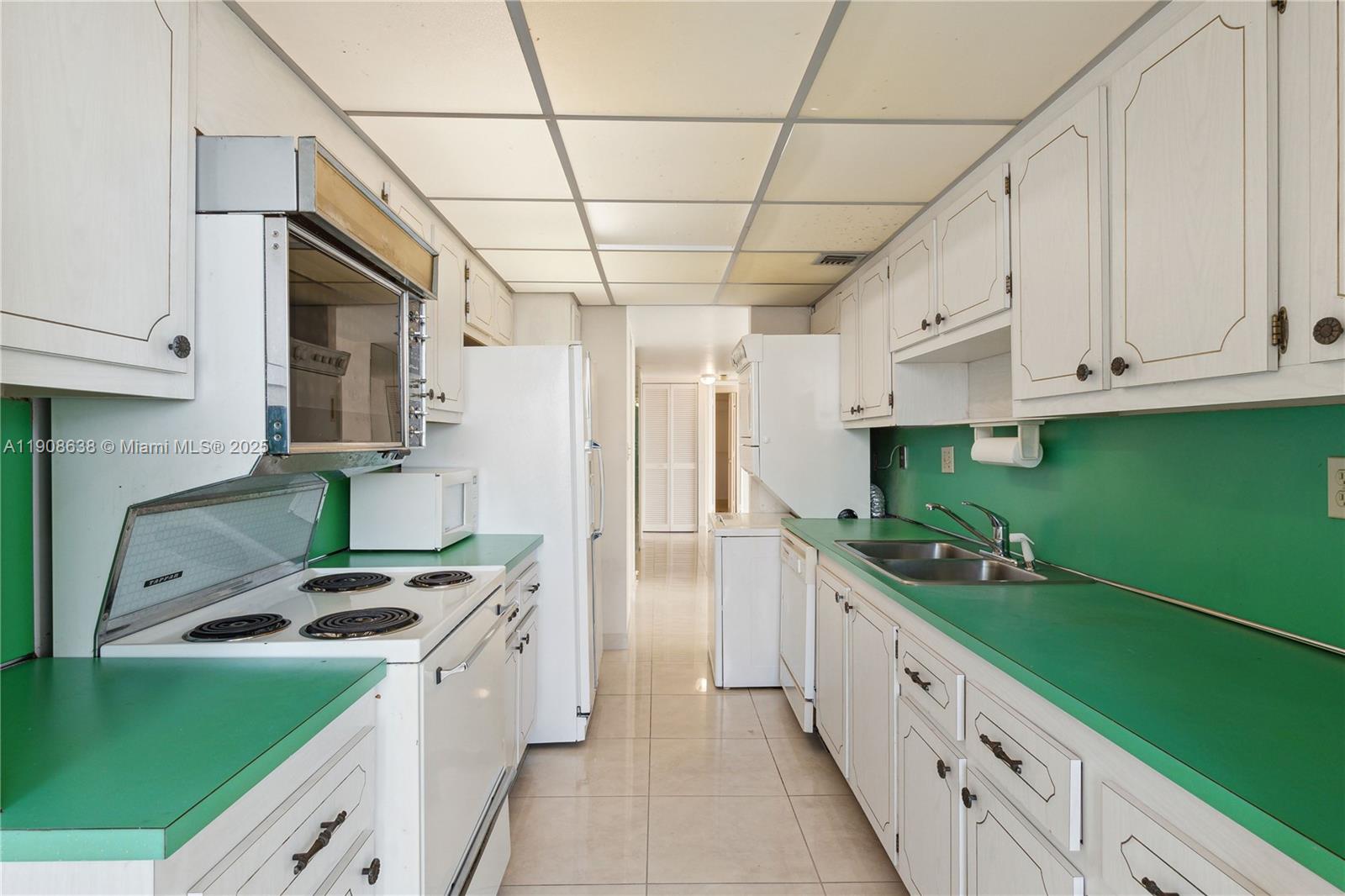 1901 Brickell Ave #B1408, Miami FL 33129