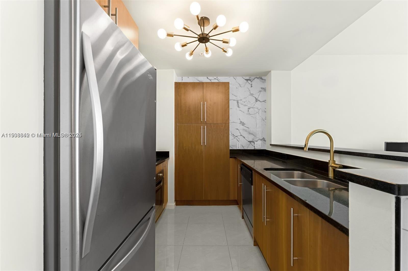 300 S Biscayne Blvd #T-3407, Miami FL 33131