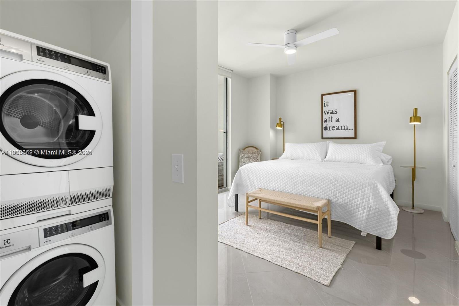 300 S Biscayne Blvd #T-3407, Miami FL 33131