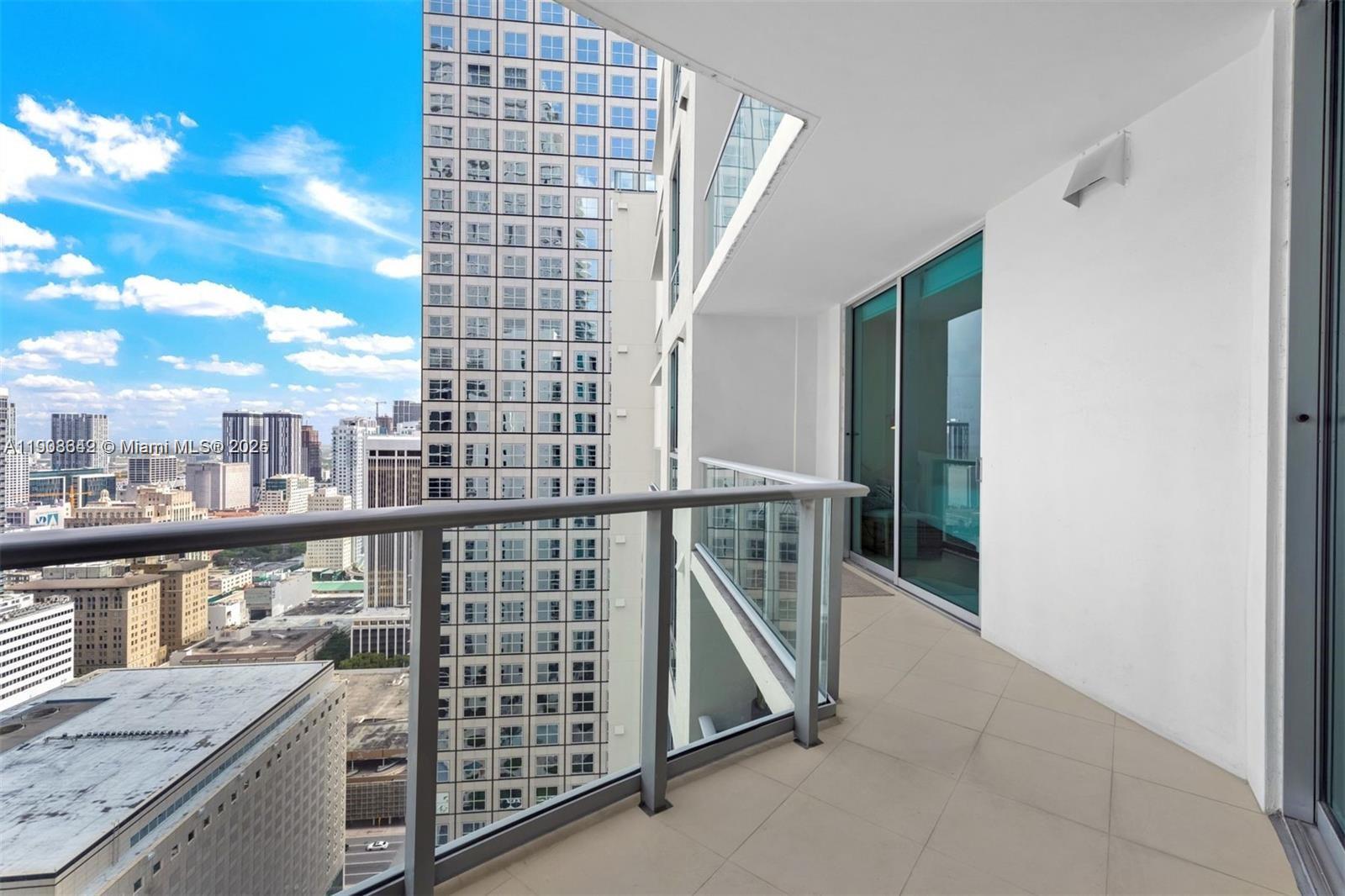 300 S Biscayne Blvd #T-3407, Miami FL 33131