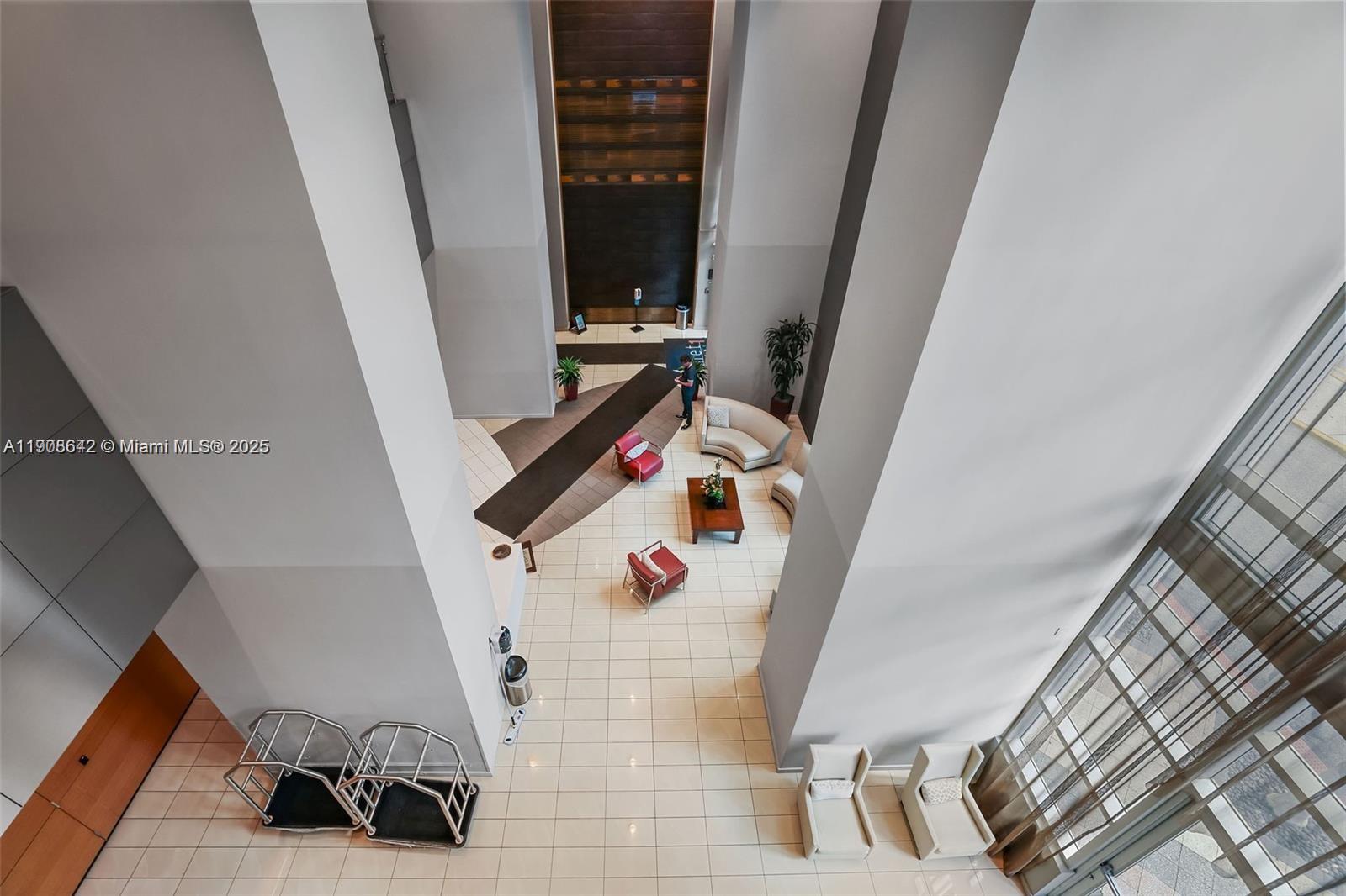 300 S Biscayne Blvd #T-3407, Miami FL 33131