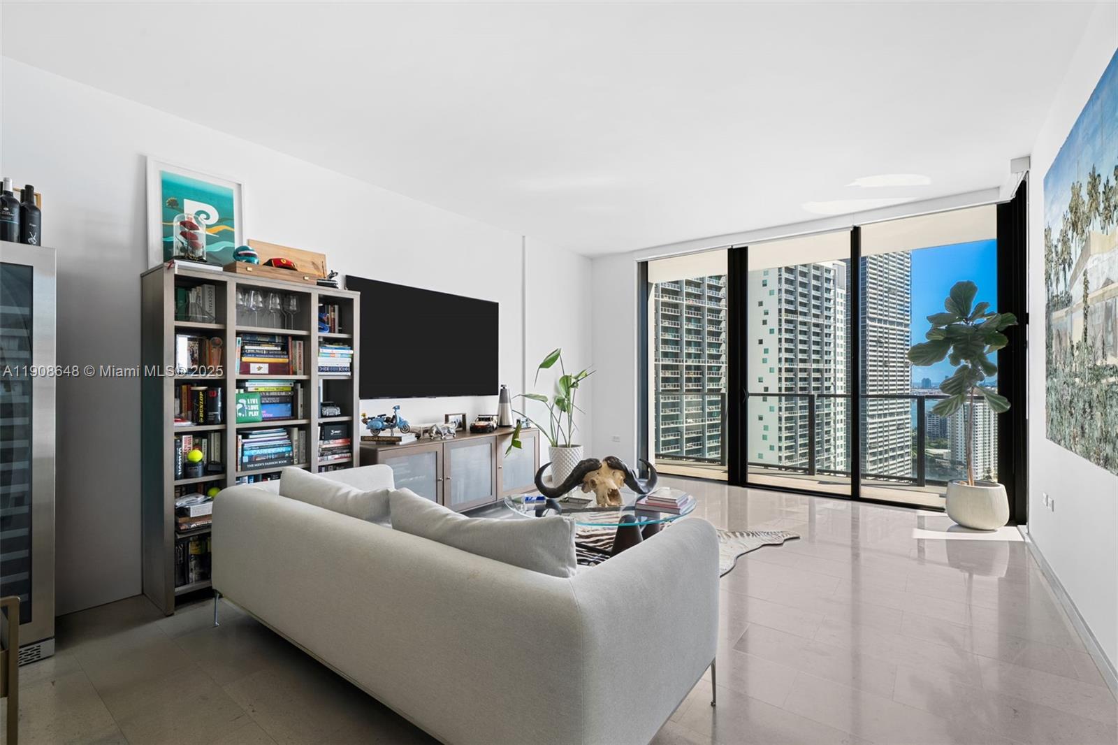 68 SE 6th St #2505, Miami FL 33131