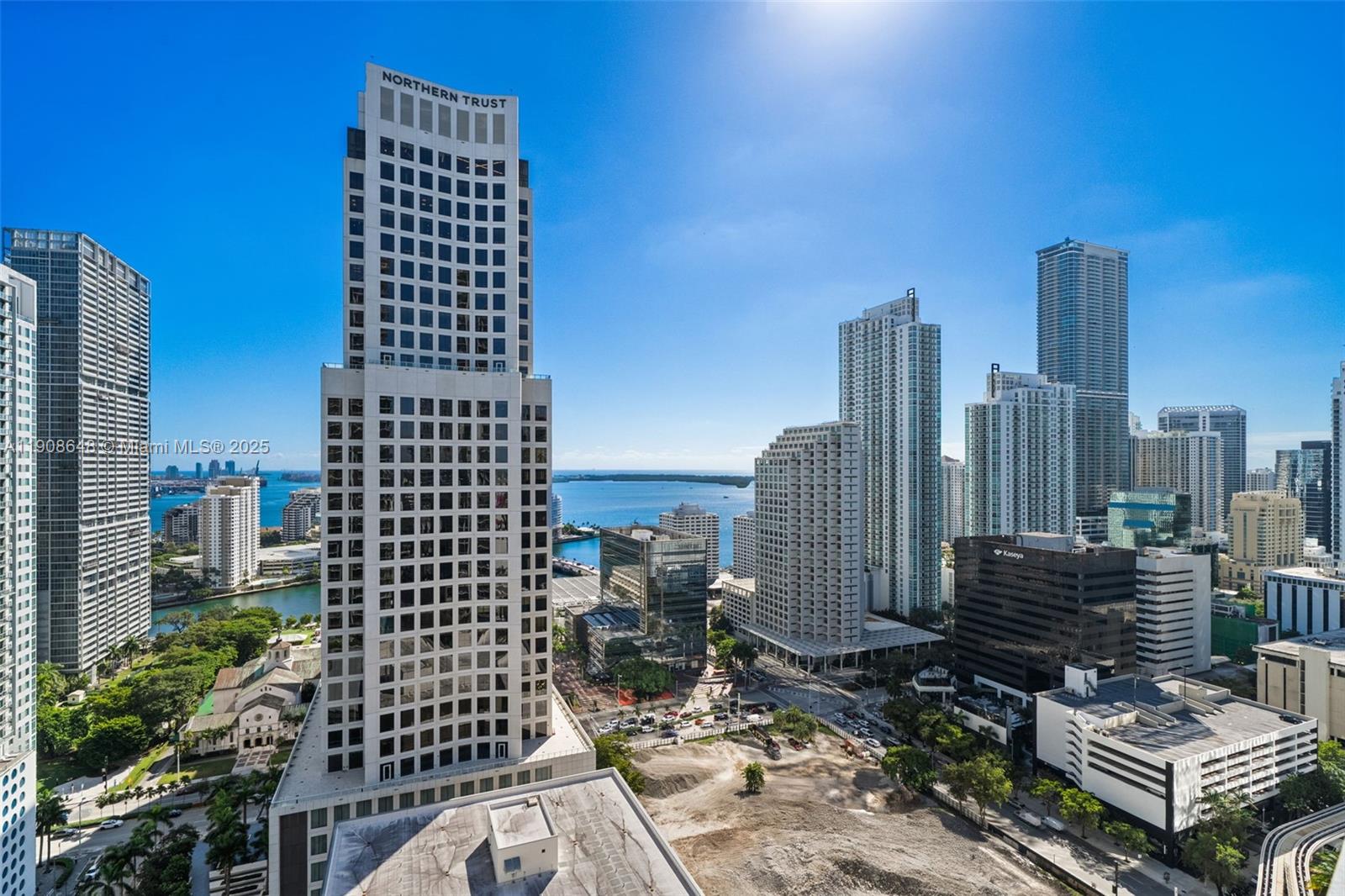 68 SE 6th St #2505, Miami FL 33131