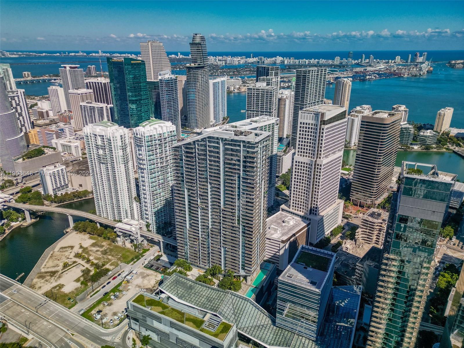 68 SE 6th St #2505, Miami FL 33131