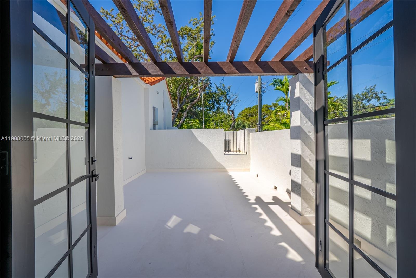 601 NE 56th St, Miami FL 33137