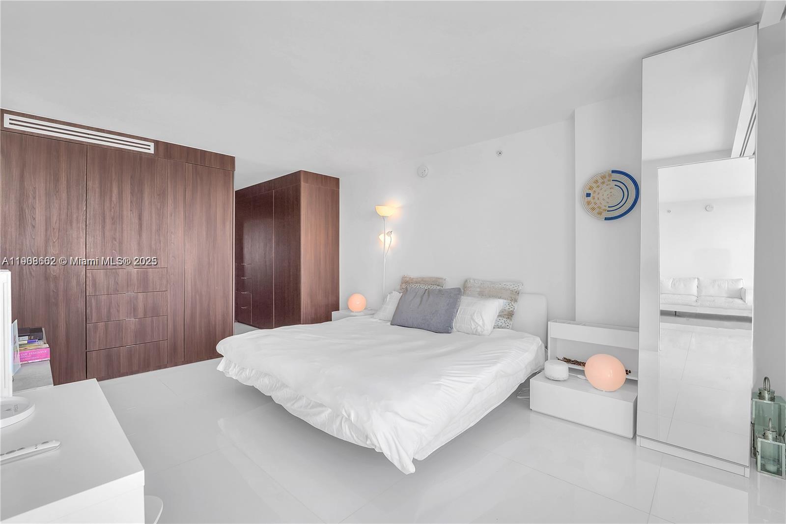 400 S Pointe Dr #2307, Miami Beach FL 33139