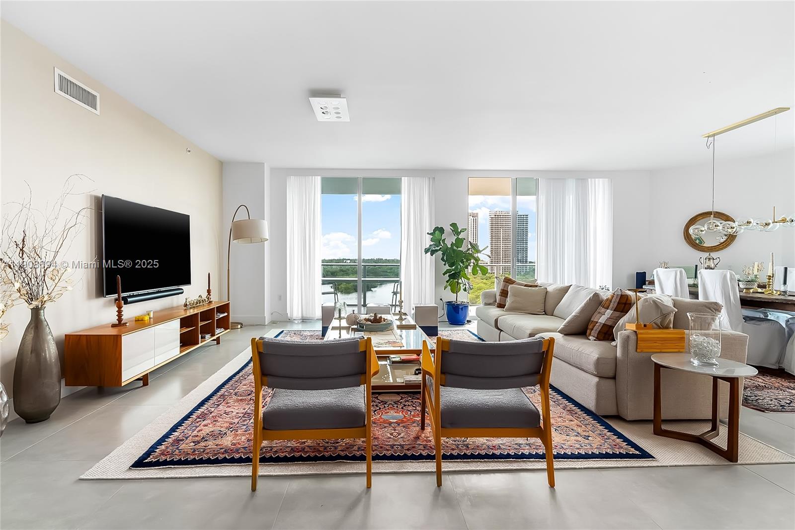 17111 Biscayne Blvd #902, North Miami Beach FL 33160