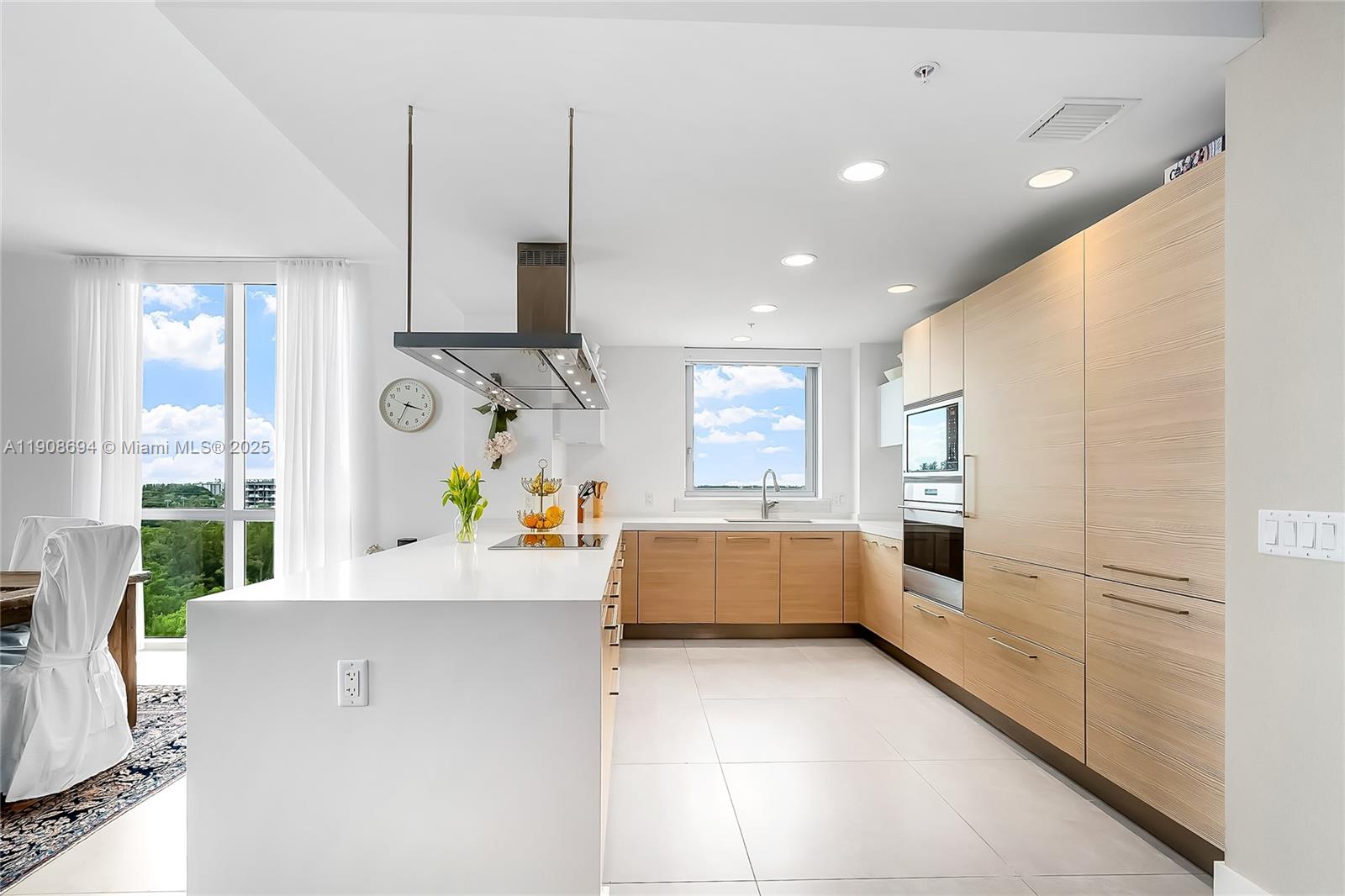 17111 Biscayne Blvd #902, North Miami Beach FL 33160