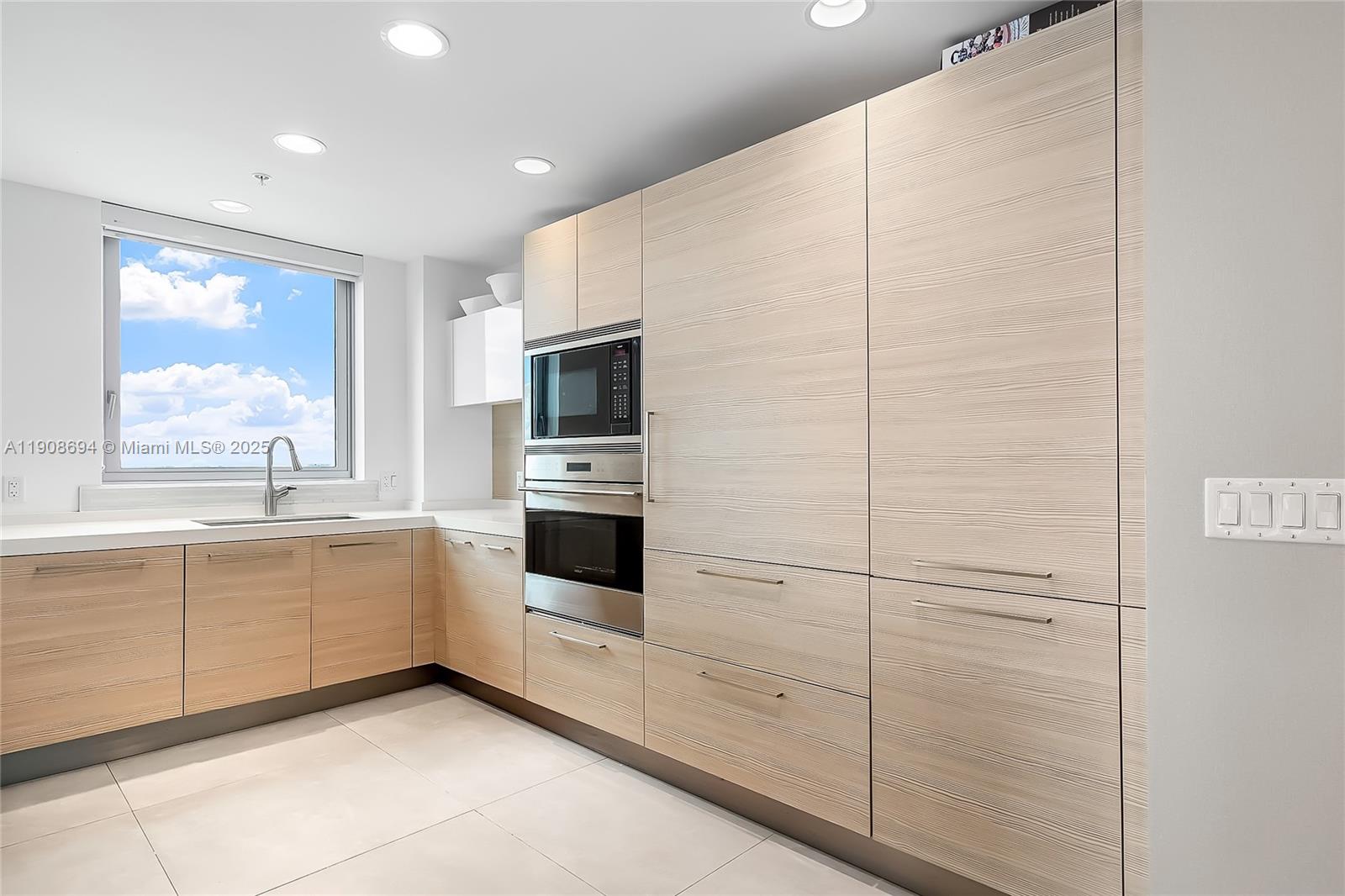 17111 Biscayne Blvd #902, North Miami Beach FL 33160