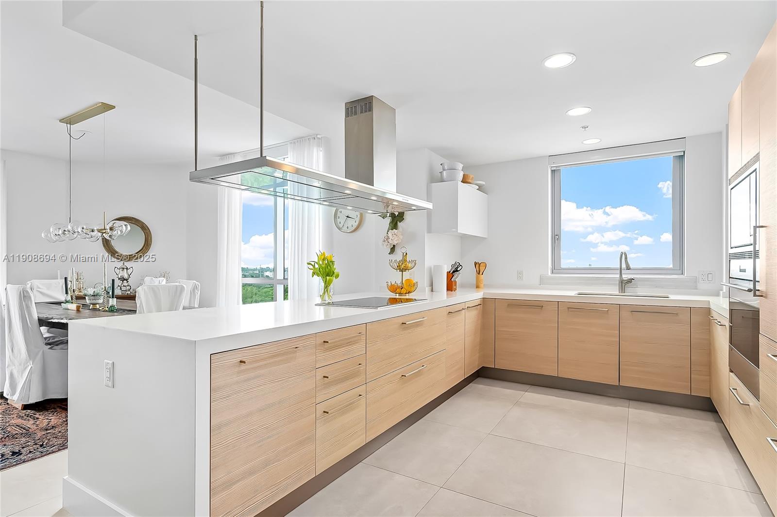 17111 Biscayne Blvd #902, North Miami Beach FL 33160