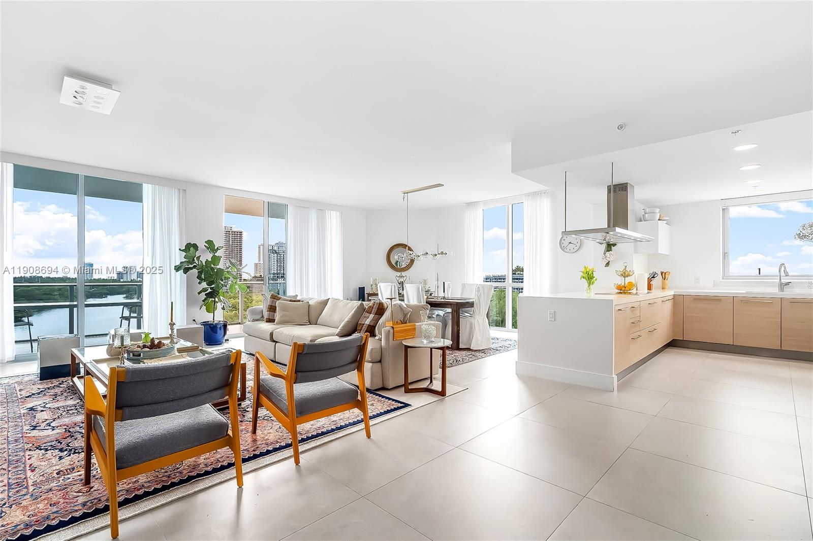 17111 Biscayne Blvd #902, North Miami Beach FL 33160