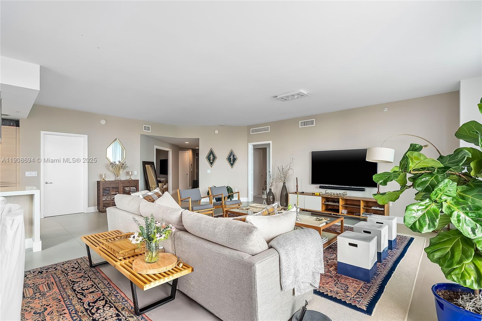 17111 Biscayne Blvd #902, North Miami Beach FL 33160