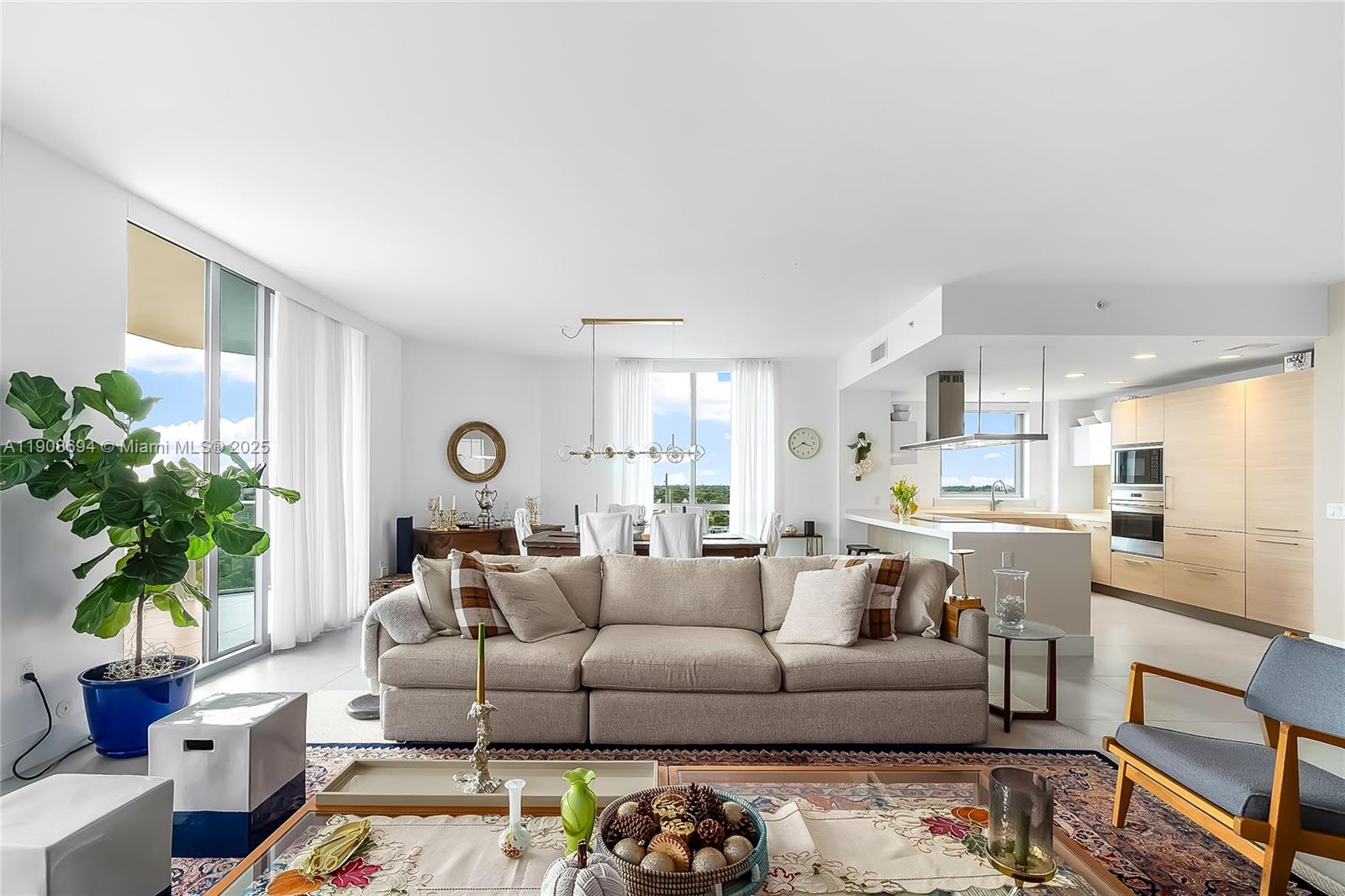 17111 Biscayne Blvd #902, North Miami Beach FL 33160