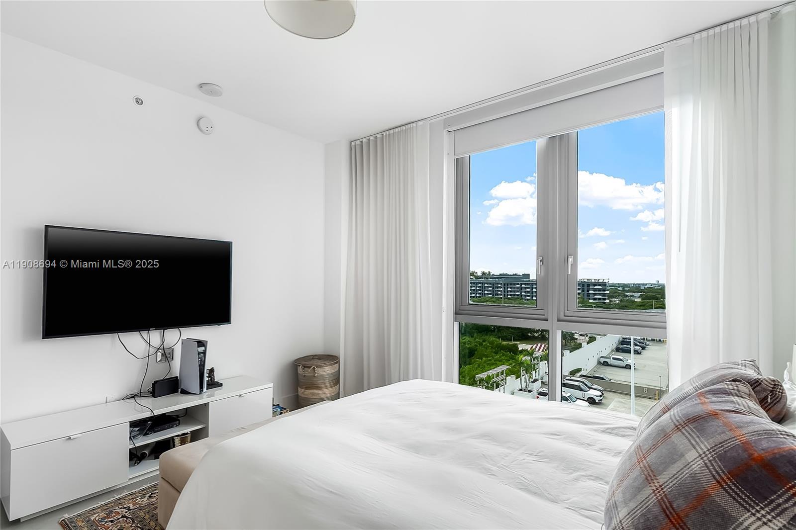 17111 Biscayne Blvd #902, North Miami Beach FL 33160