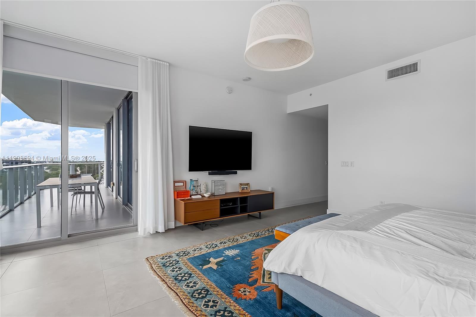 17111 Biscayne Blvd #902, North Miami Beach FL 33160