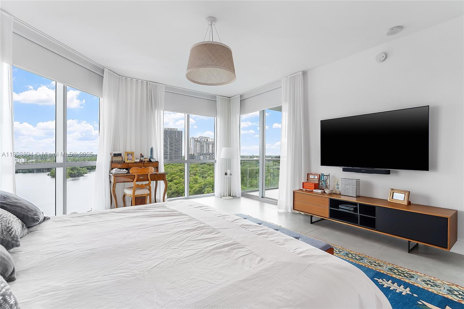 17111 Biscayne Blvd #902, North Miami Beach FL 33160