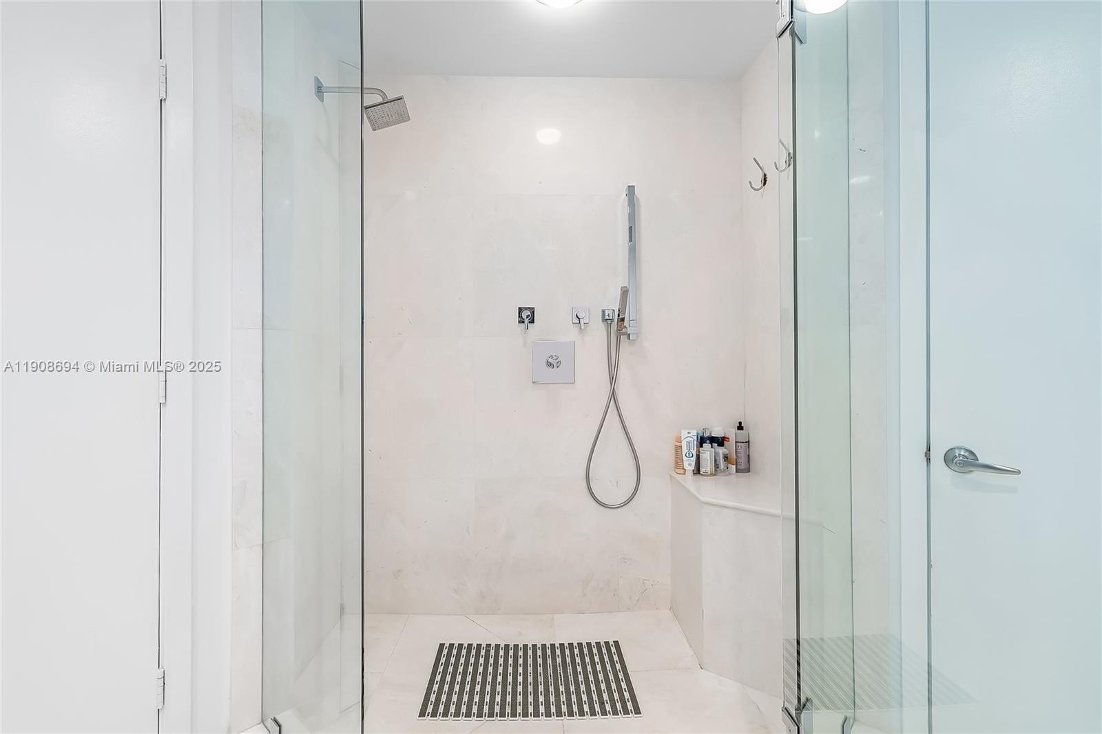 17111 Biscayne Blvd #902, North Miami Beach FL 33160