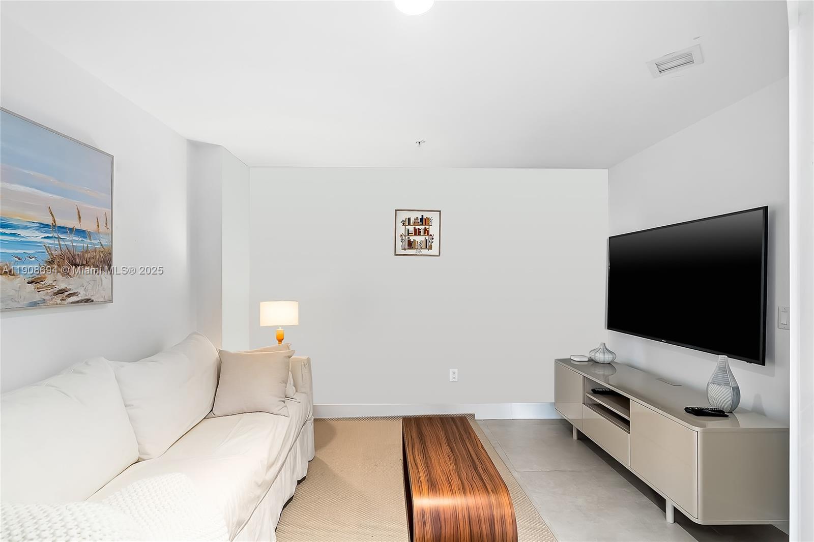 17111 Biscayne Blvd #902, North Miami Beach FL 33160