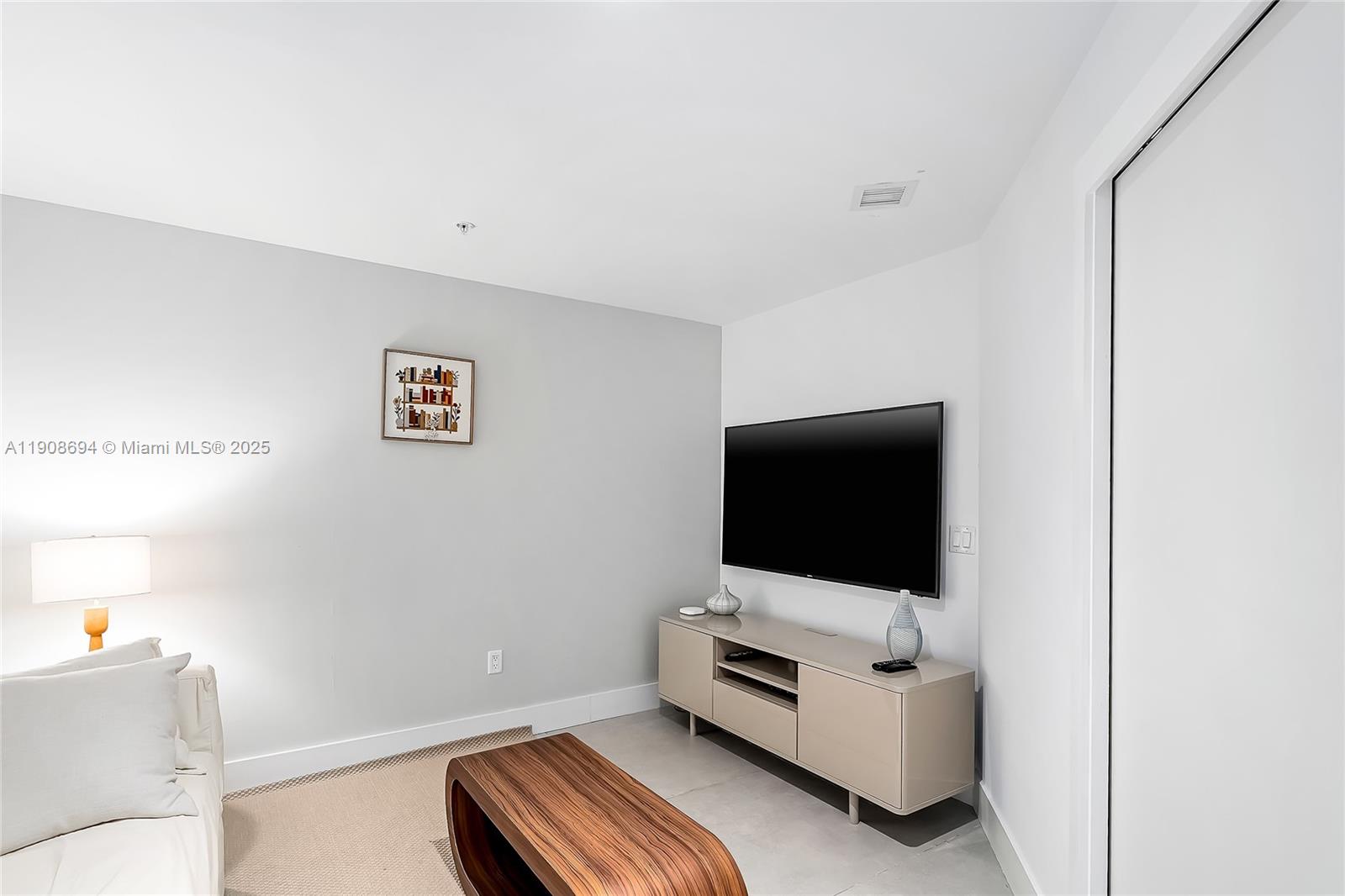 17111 Biscayne Blvd #902, North Miami Beach FL 33160