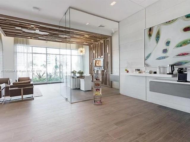 17111 Biscayne Blvd #902, North Miami Beach FL 33160