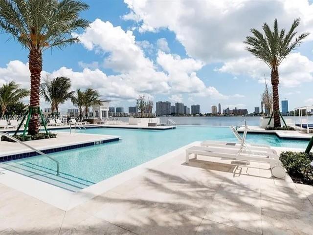 17111 Biscayne Blvd #902, North Miami Beach FL 33160