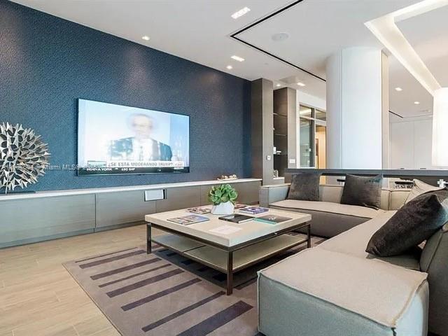 17111 Biscayne Blvd #902, North Miami Beach FL 33160