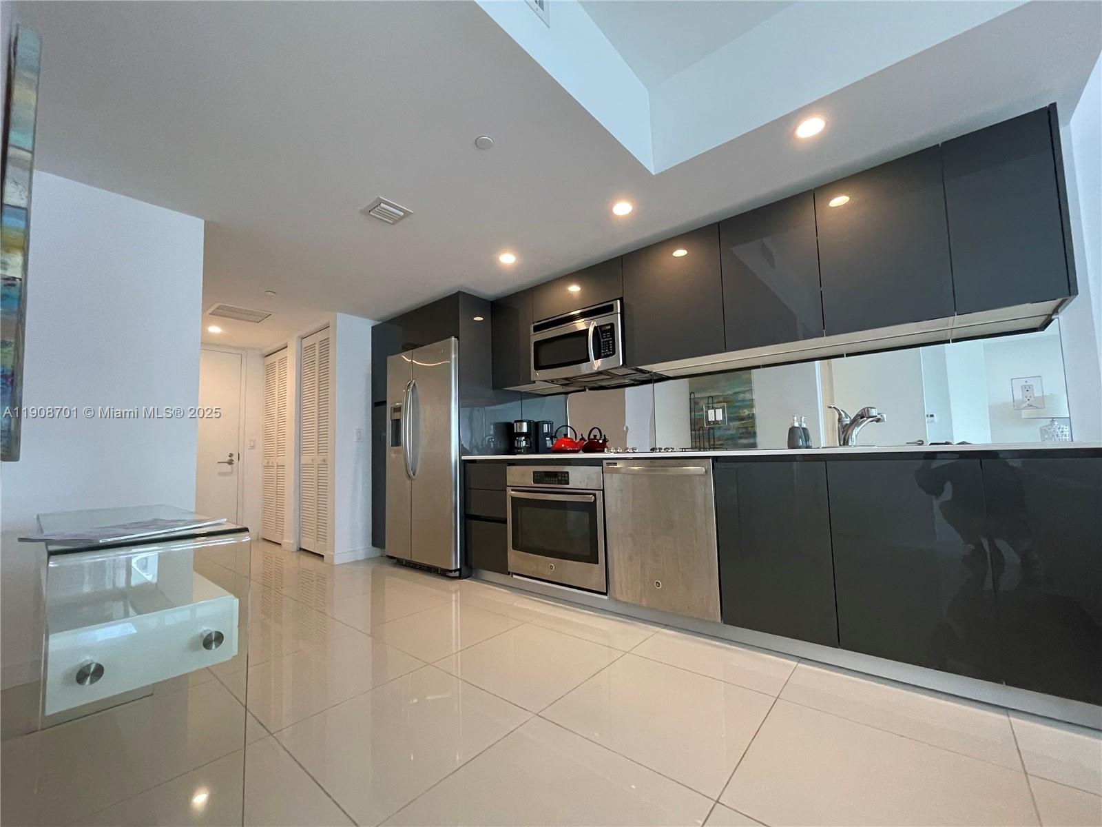 31 SE 6th St #2503, Miami FL 33131