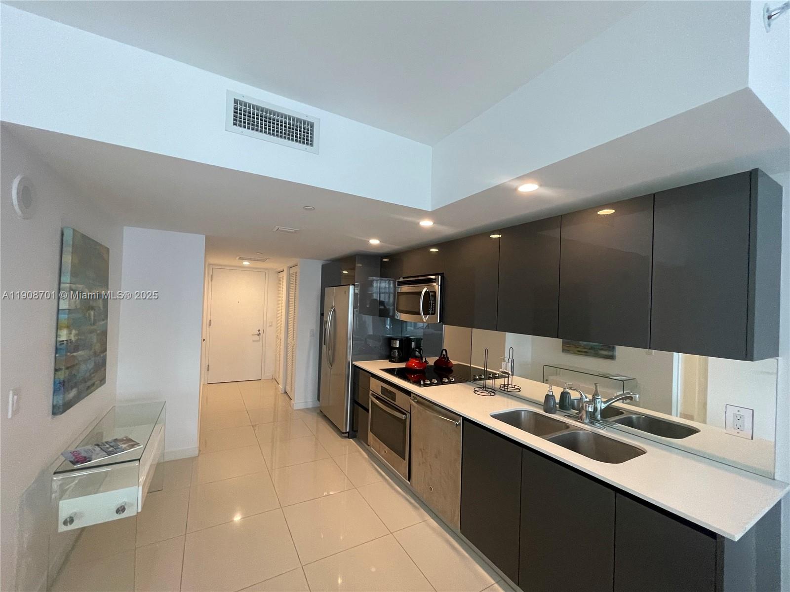 31 SE 6th St #2503, Miami FL 33131