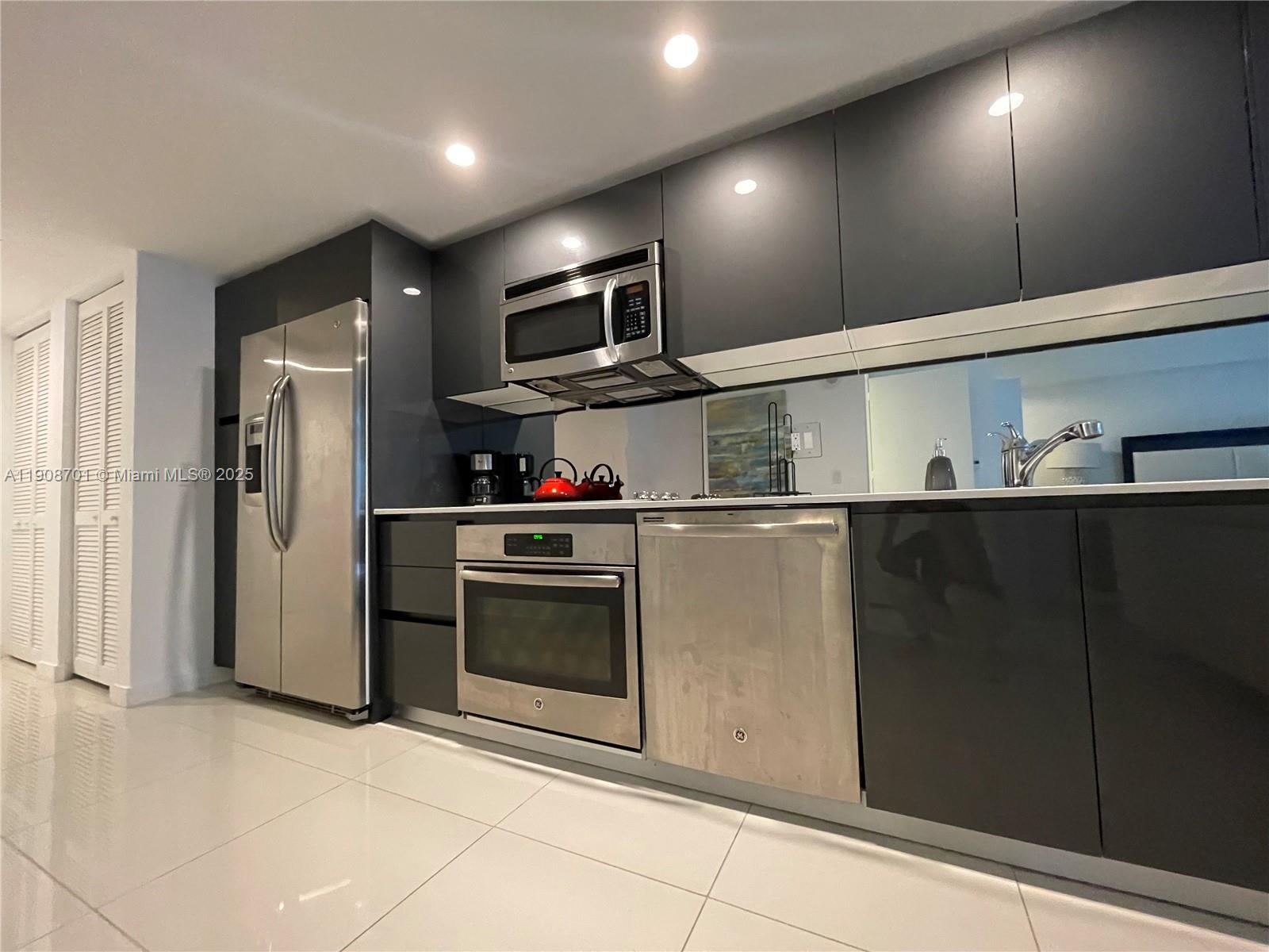 31 SE 6th St #2503, Miami FL 33131
