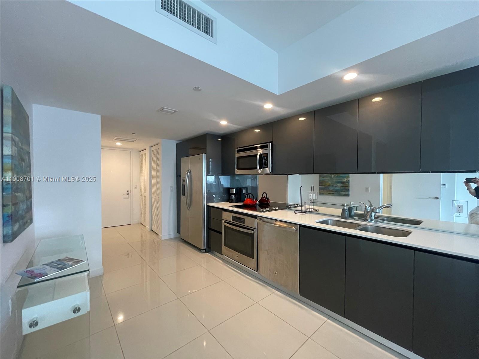 31 SE 6th St #2503, Miami FL 33131