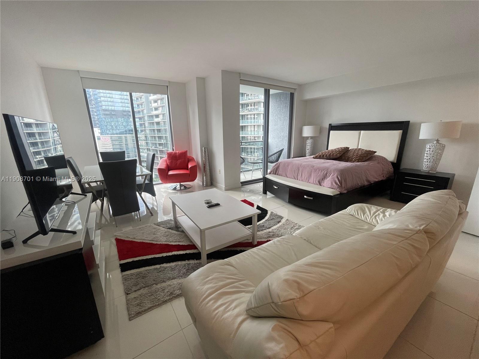 31 SE 6th St #2503, Miami FL 33131