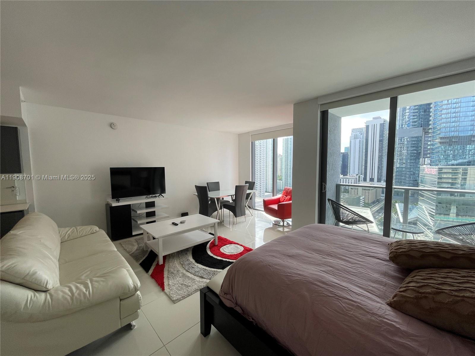 31 SE 6th St #2503, Miami FL 33131